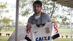 Lodeiro se apresentou nesta terça-feira ao Corinthians 