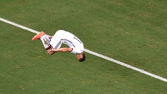 Klose comemora o gol dando cambalhota