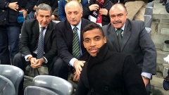 Volante titular da seleção, Luiz Gustavo acompanhou o jogo do Bayern com Parreira, Felipão e Murtosa