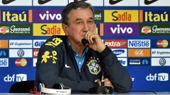 Parreira em entrevista coletiva na apresentação da seleção para a Copa do Mundo de 2014