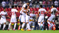 Jogadores do São Paulo comemoram gol de Maicon na vitória sobre o Atlético-PR