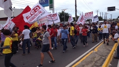 Manifestantes partem para a Arena Castelão