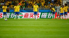 Jogadores da seleção brasileira desolados após massacre da Alemanha no primeiro tempo