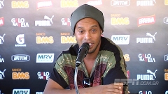 Ronaldinho descarta aposentadoria, mas não revela futuro: 'Vou pensar na semana que vem'