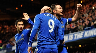 Lampard marca sobre Aston Villa e chega à marca histórica pelo Chelsea