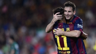 Neymar e Messi se abraçam: dupla deu show Neymar e Messi se abraçam: dupla deu show