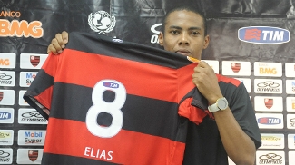 nome do camisa 8 do flamengo