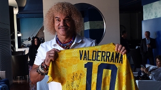 Valderrama é homenageado durante o prêmio Golden Foot 2013 Valderrama é homenageado durante o prêmio Golden Foot 2013