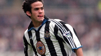 O então lateral direito com a camisa do Newcastle O então lateral direito com a camisa do Newcastle