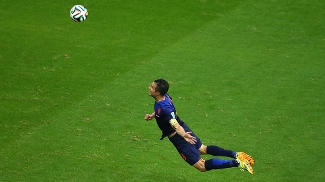 Van Persie, no movimento considerado perfeito por grupo de estudos da Fifa Van Persie, no movimento considerado perfeito por grupo de estudos da Fifa