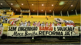 Faixas foram mostradas durante jogo em Volta Redonda