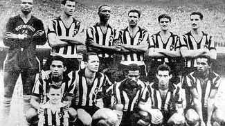Time alvinegro campeão em 1957 tinha o craque Garrincha Time alvinegro campeão em 1957 tinha o craque Garrincha