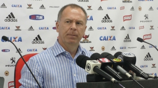 Mano Menezes em entrevista coletiva no Ninho do Urubu Mano Menezes em entrevista coletiva no Ninho do Urubu