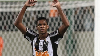 Jô celebra o primeiro gol no Atlético-MG x São Paulo Jô celebra o primeiro gol no Atlético-MG x São Paulo