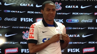 Corintiano confesso, Elias condena invasão da torcida ao CT: 'Lamentável'.