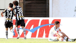 Lodeiro comemora o primeiro gol do Botafogo contra o Palmeiras