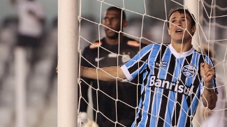 Kleber perdeu uma grande chance de gol no início do segundo tempo Kleber perdeu uma grande chance de gol no início do segundo tempo