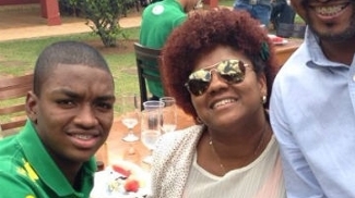 Caio Rangel recebeu a visita da mãe, Nilda, e do pai, Roberto, no CT de Cotia Caio Rangel recebeu a visita da mãe, Nilda, e do pai, Roberto, no CT de Cotia