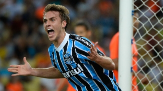 Bressan comemora o gol da vitória do Grêmio no Maracanã