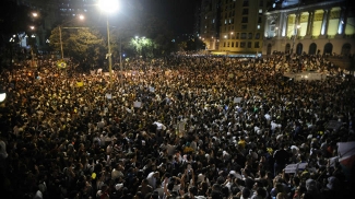 Segundo a PM, 100 mil pessoas protestaram no Rio de Janeiro Segundo a PM, 100 mil pessoas protestaram no Rio de Janeiro