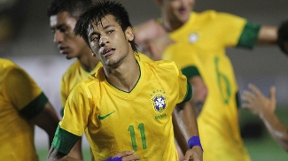 Neymar comemora gol do Brasil contra Argentina 