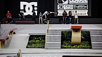 Paul Rodriguez passando o corrimão, flip