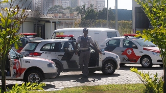 Policiamento no CT Joaquim Grava foi reforçado desde o início da manhã, com chega dos primeiros torcedores Policiamento no CT Joaquim Grava foi reforçado desde o início da manhã, com chega dos primeiros torcedores