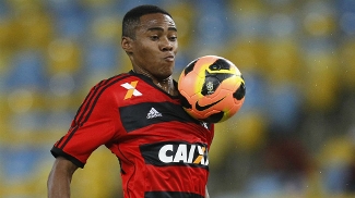 Elias em ação contra o Santos Elias em ação contra o Santos