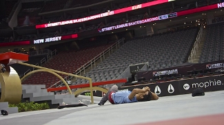 Nyjah Huston provando o gosto do concreto