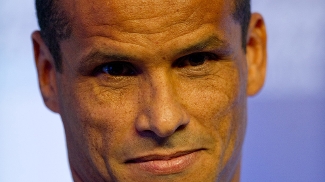Rivaldo ainda não sabe se irá aposentar no fim do ano ou disputará o Paulista de 2014 Rivaldo ainda não sabe se irá aposentar no fim do ano ou disputará o Paulista de 2014