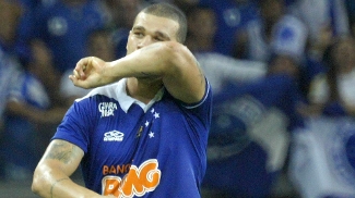 Nílton fez o gol da vitória do Cruzeiro sobre o Botafogo, nesta quarta-feira, no Mineirão Nílton fez o gol da vitória do Cruzeiro sobre o Botafogo, nesta quarta-feira, no Mineirão