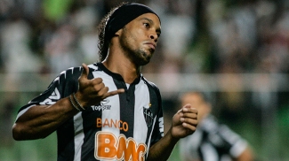 Ronaldinho jogou 29 jogos no Brasileiro e nunca desfalcou Atlético por lesão