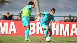 Oscar em treino da seleção brasileira no Rio de Janeiro