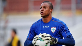 Dida, com a camisa da Portuguesa, é o novo goleiro do Grêmio