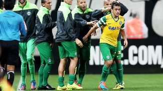 Robinho Comemora Gol Coritiba Corinthians Campeonato Brasileiro 01/11/2014 Robinho Comemora Gol Coritiba Corinthians Campeonato Brasileiro 01/11/2014