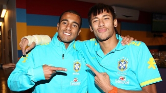 Neymar e Lucas a serviço da seleção brasileira 