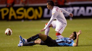 Souza foi um dos destaques do Grêmio no jogo