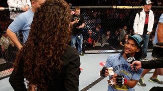 Ben Henderson pediu a namorada em casamento no octógono