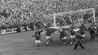 Gylmar sofreu apenas 4 gols no Mundial de 1958: dois contra a França, na semi, e dois na final contra a Suécia Gylmar sofreu apenas 4 gols no Mundial de 1958: dois contra a França, na semi, e dois na final contra a Suécia