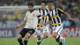 Juninho Pernambucano fez bela jogada no primeiro gol do Vasco, mas não evitou a derrota