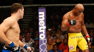 Anderson provocou Weidman no fim do primeiro round, tentando desconcentrar o rival Anderson provocou Weidman no fim do primeiro round, tentando desconcentrar o rival