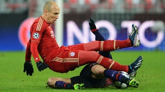 Robben leva carrinho de Gibbs