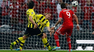 Mandzukic abre o placar para o Bayern com assistência de Robben Mandzukic abre o placar para o Bayern com assistência de Robben