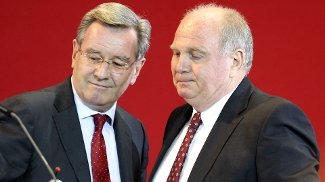 Hopfner (à esq.) substitui Hoeness (à dir.) como novo presidente do Bayern