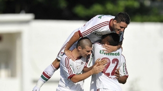 Jogadores do Fluminense comemoram gol contra o Madureira