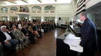Em discurso emocionado, Carlos Eduardo Pereira garantiu trabalho duro e integridade no Botafogo Em discurso emocionado, Carlos Eduardo Pereira garantiu trabalho duro e integridade no Botafogo