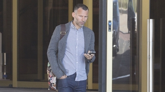 Giggs foi flagrado em suposto encontro com Van Gaal na Holanda Giggs foi flagrado em suposto encontro com Van Gaal na Holanda