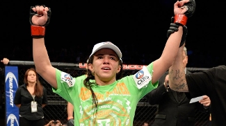 Claudinha Gadelha estreou com vitória no UFC