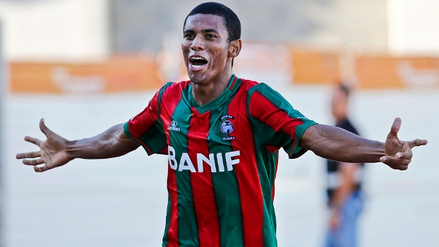 Derley se destacou pelo Marítimo na última temporada Derley se destacou pelo Marítimo na última temporada
