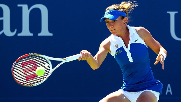 A romena Simona Halep golpeia bola durante o US Open A romena Simona Halep golpeia bola durante o US Open